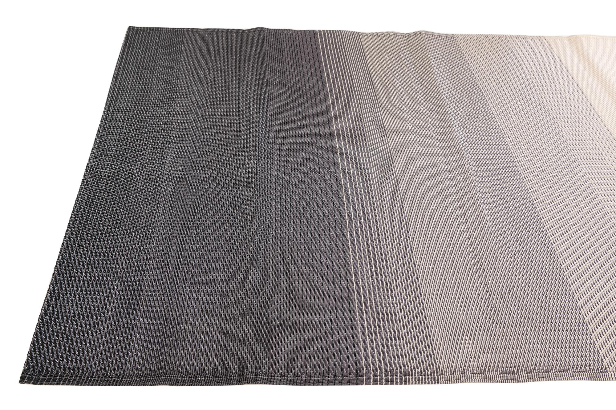4' x 6' Easy-Clean Vista Breeze Indoor / Outdoor Rug