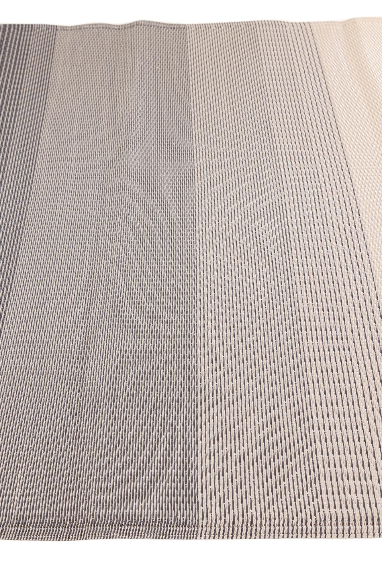 4' x 6' Easy-Clean Vista Breeze Indoor / Outdoor Rug