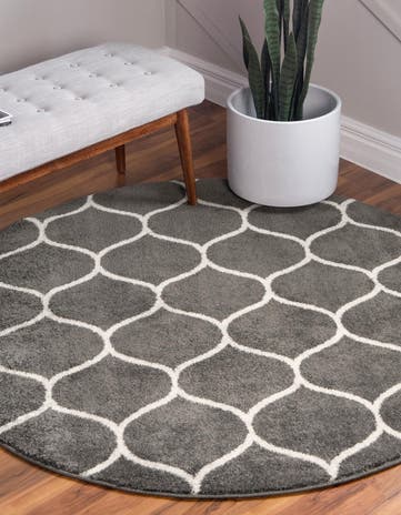 7' 10 x 7' 10 Lattice Frieze Round Rug