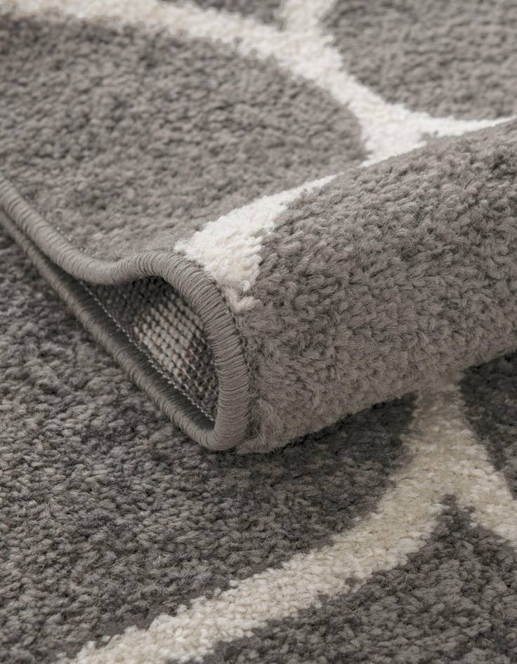 Detail image of 7' x 7' Lattice Frieze Round Rug