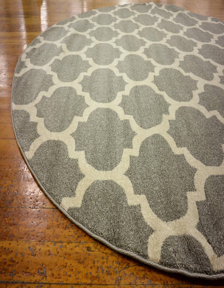 Detail image of 8' x 8' Lattice Round Rug
