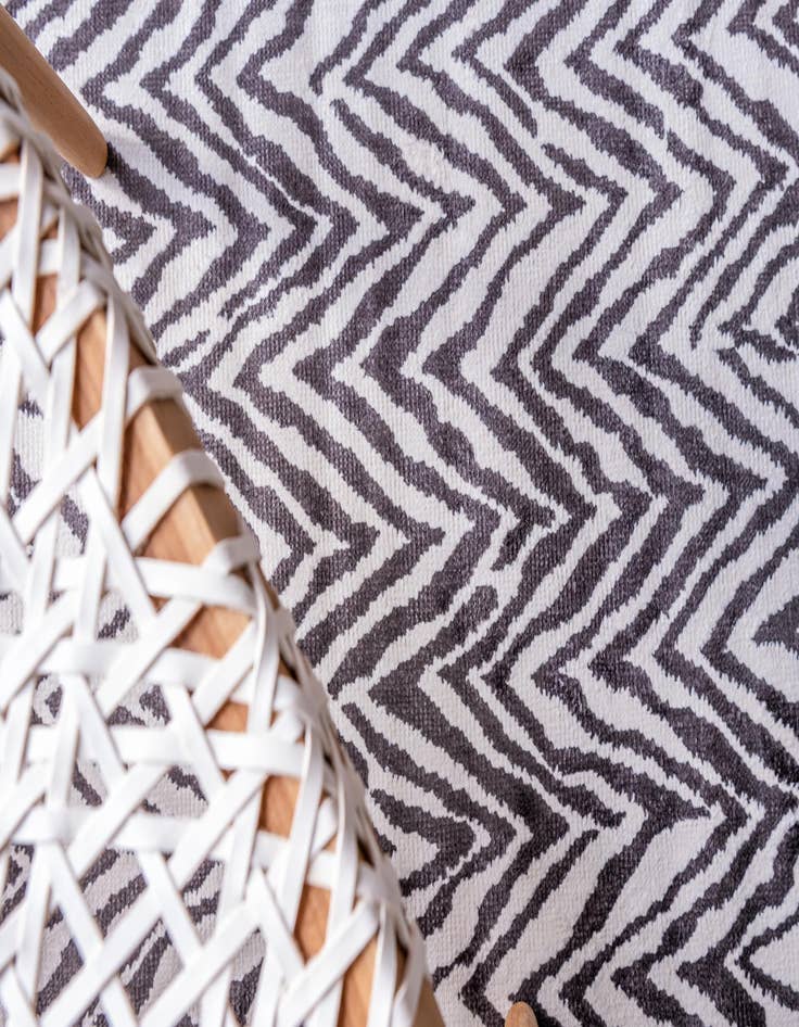 Detail image of 8' x 8'  Washable Oasis Indoor / Outdoor Round Rug