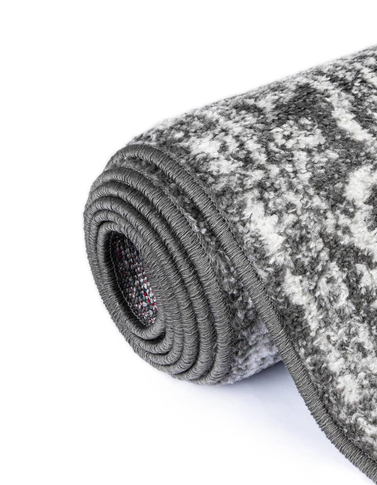 Detail image of 2' x 8' 8 Bexley Runner Rug