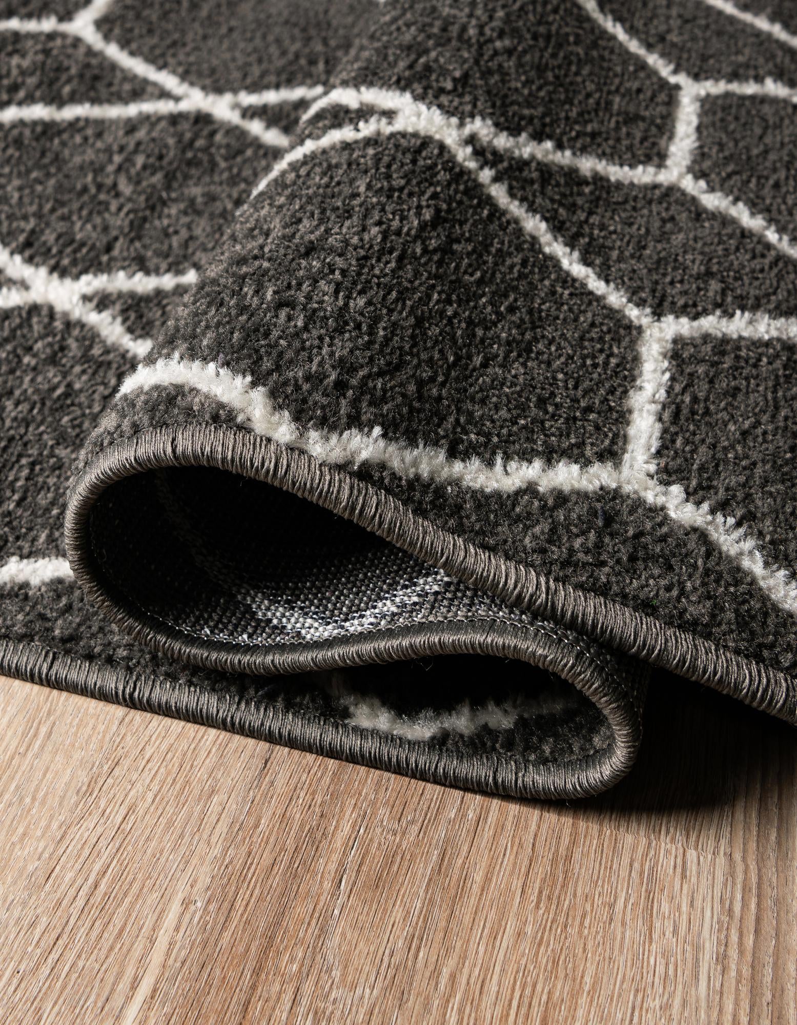 2' 7 x 12' Lattice Frieze Runner Rug