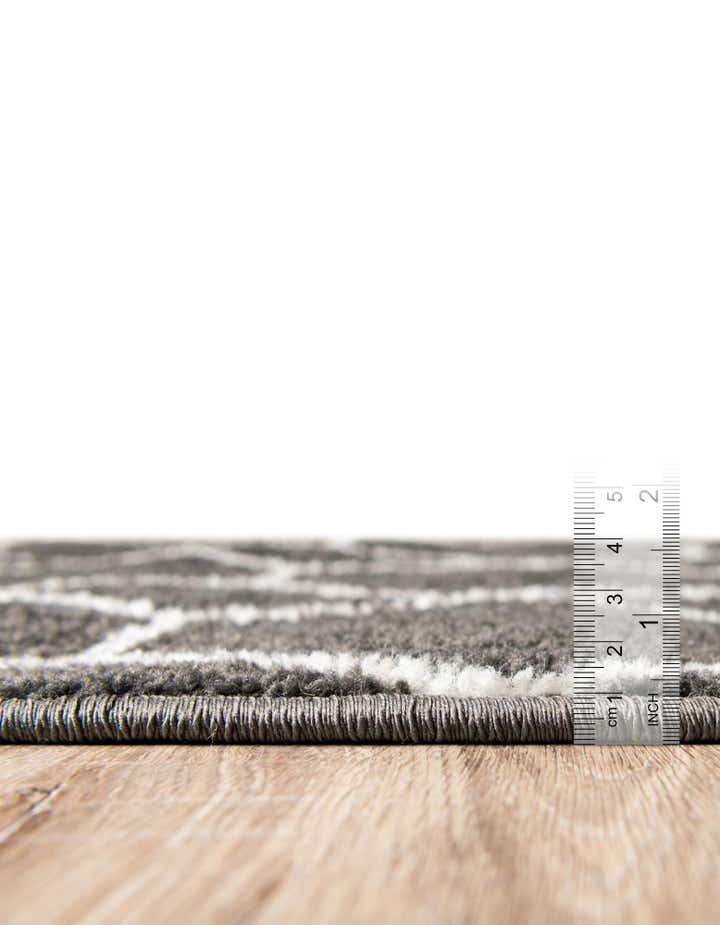 2' x 5' 3 Lattice Frieze Runner Rug