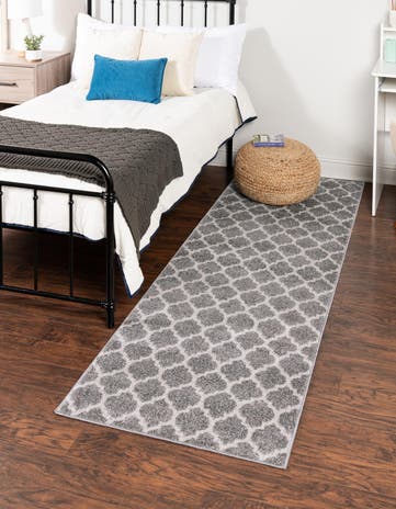 2' 7 x 19' 8 Lattice Runner Rug