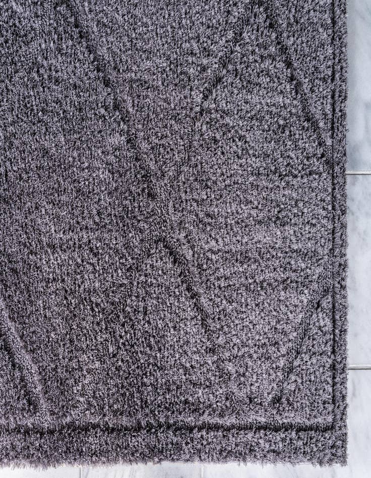 Detail image of 2' x 6' 9 Lattice Shag Runner Rug