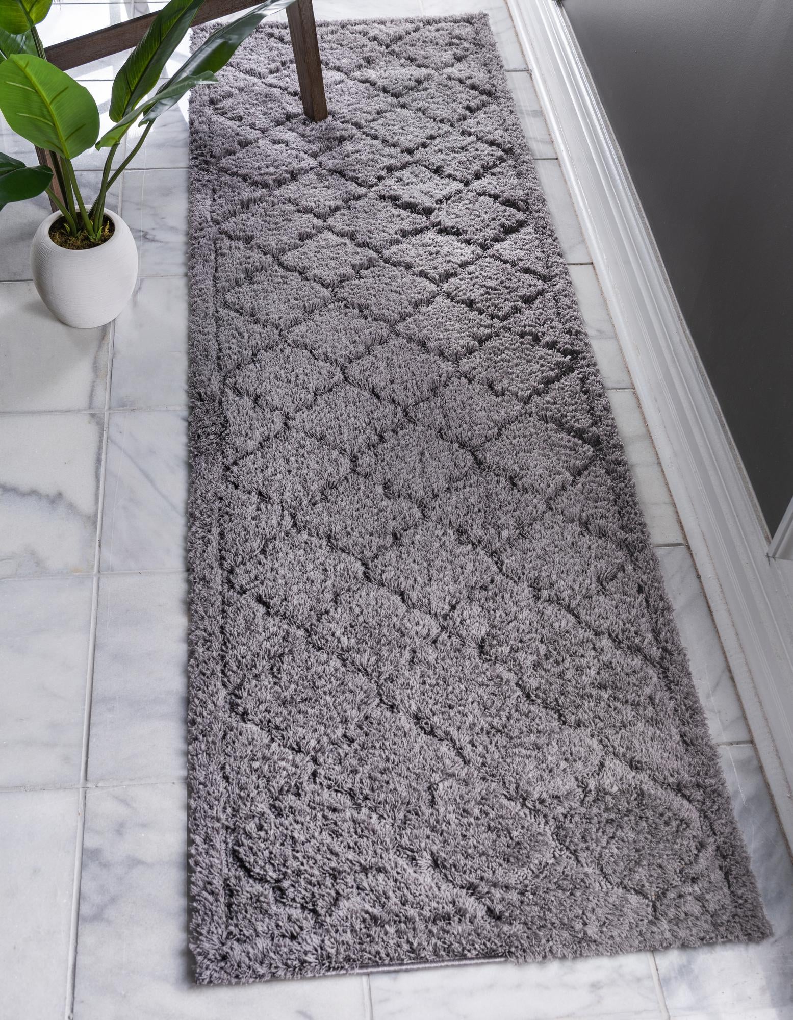 2' x 6' 9 Lattice Shag Runner Rug
