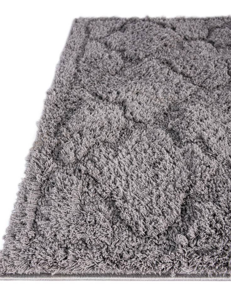 Detail image of 2' x 6' 9 Lattice Shag Runner Rug