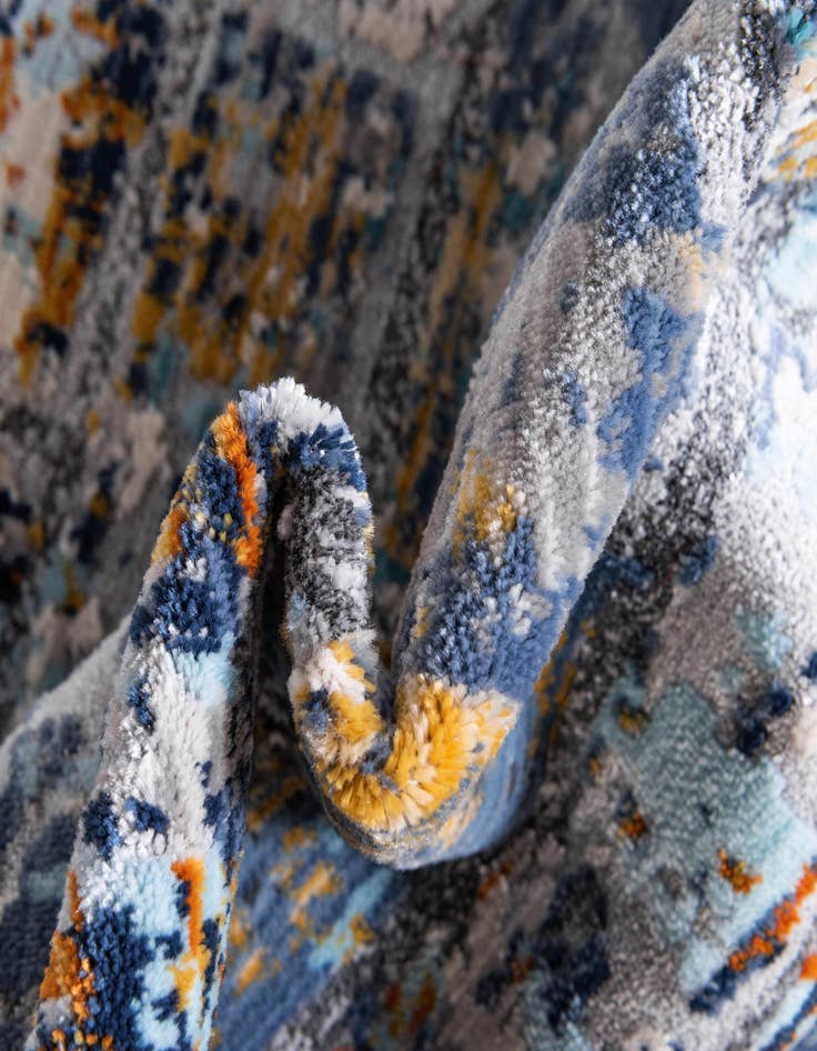 Detail image of 2' 7 x 9' 10 Malibu Runner Rug