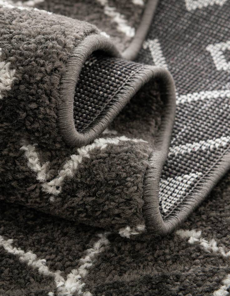 Detail image of 3' 3 x 16' 5 Moroccan Trellis Runner Rug