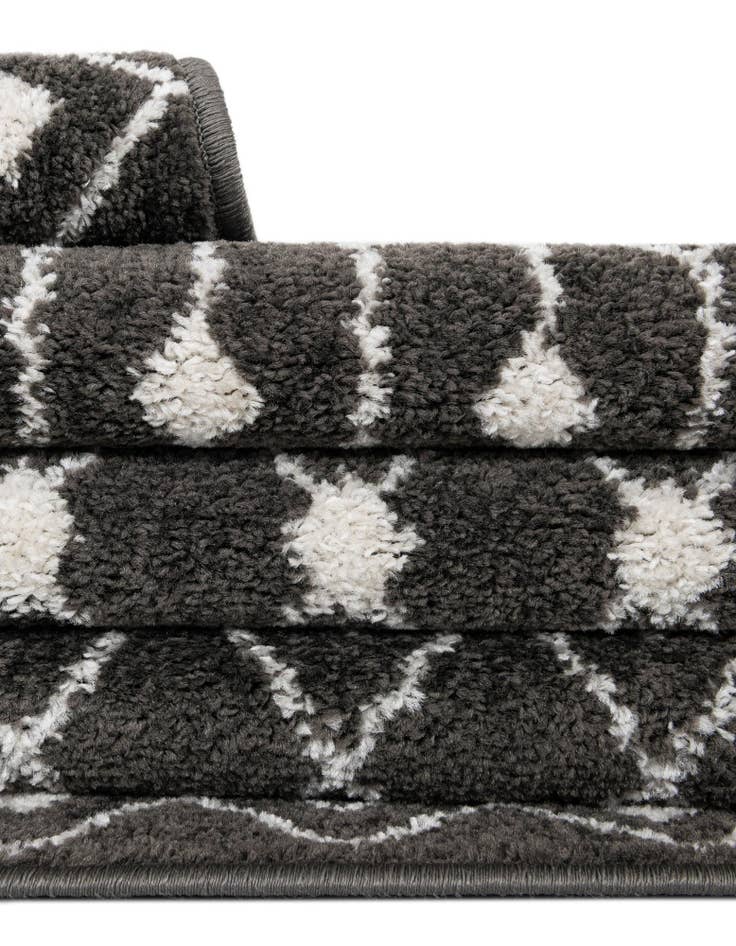 Detail image of 3' 3 x 16' 5 Moroccan Trellis Runner Rug