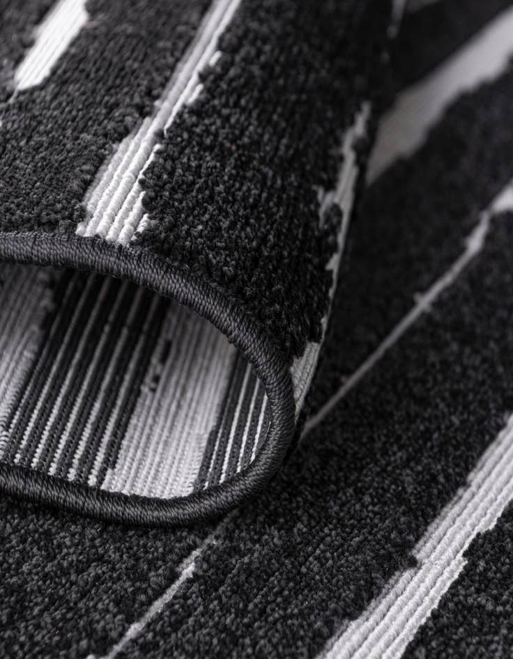 Detail image of 2' x 6' Easy-Clean Sabrina Soto Ola Indoor / Outdoor Runner Rug
