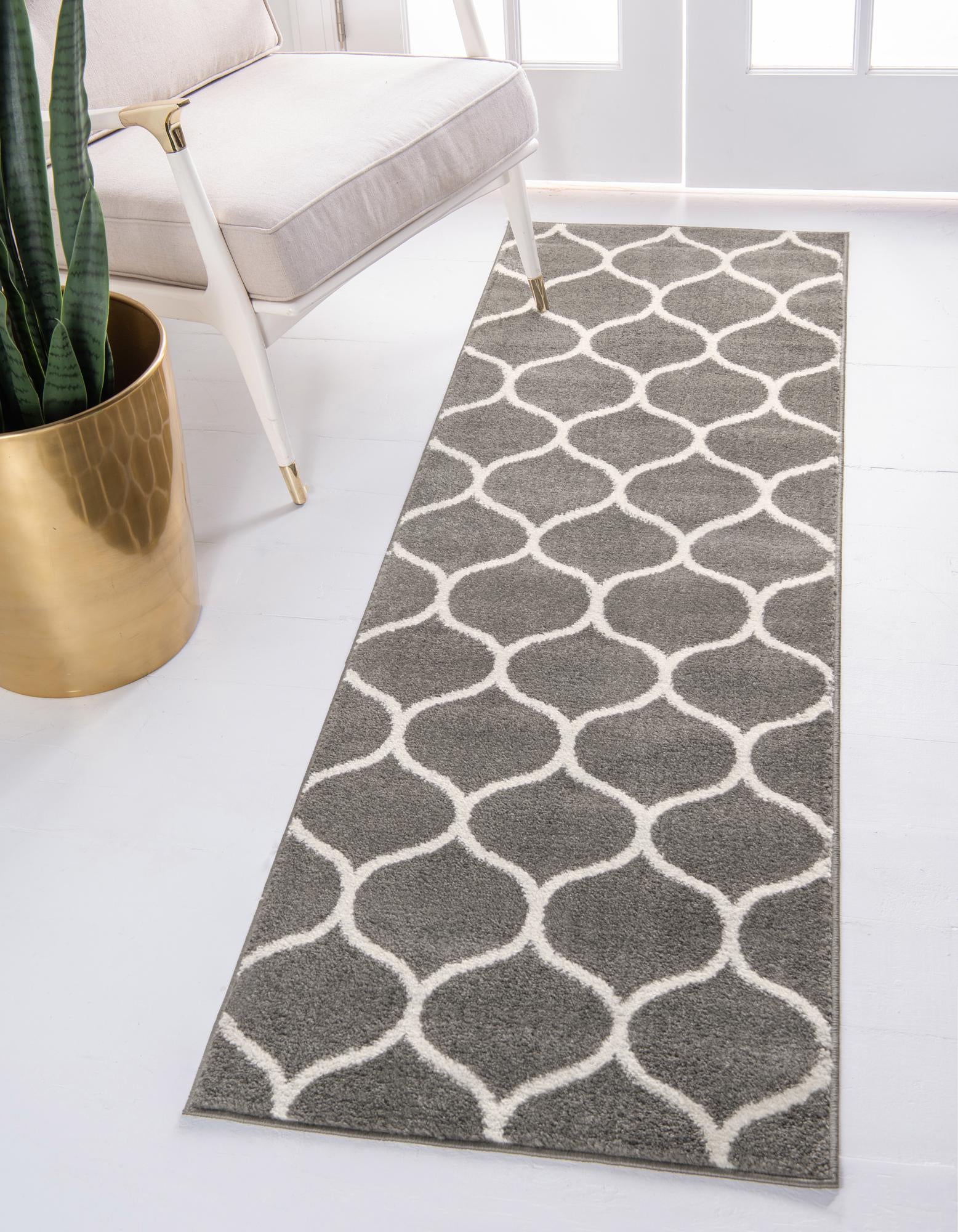 2' x 6' Trellis Frieze Runner Rug