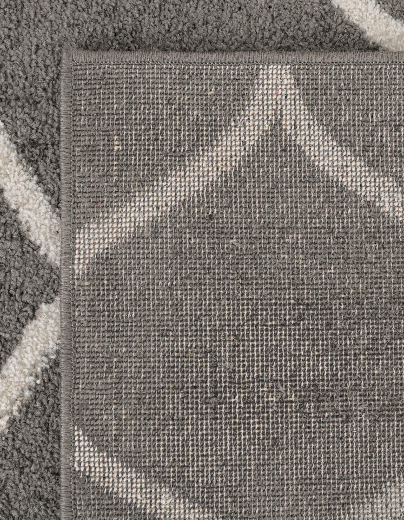2' x 6' Trellis Frieze Runner Rug