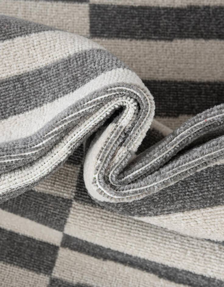 Detail image of 2' 9 x 9' 10 Tribeca Runner Rug