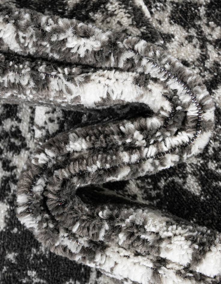 Detail image of 7' 10 x 7' 10 Arlington Square Rug
