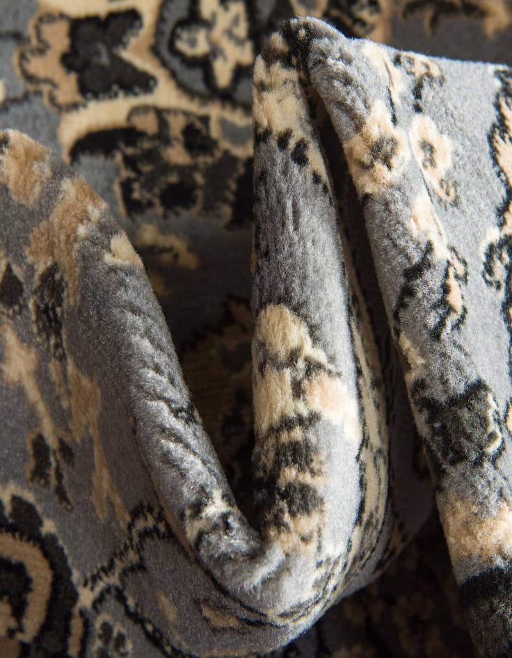 Detail image of 7' 10 x 7' 10 Neda Square Rug