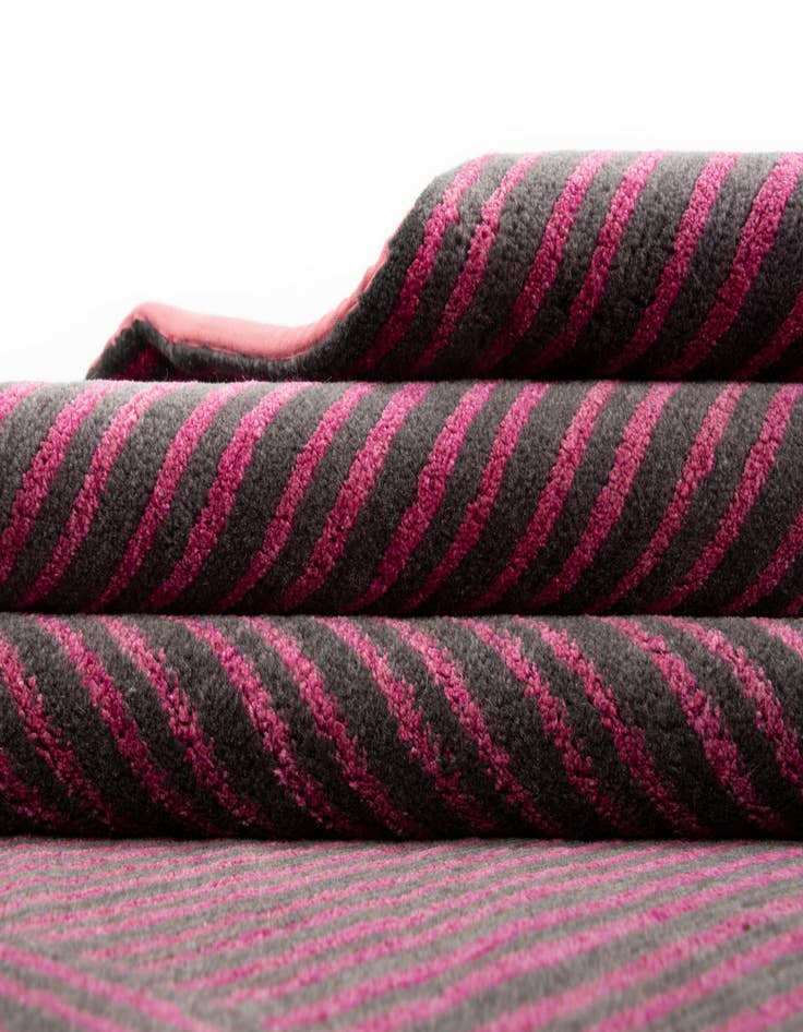 Detail image of 7' 6 x 9' 11 Modern Nehmo Rug