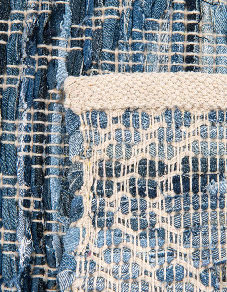 Detail image of 5' 1 x 8' Hand Woven Chindi Cotton Rug
