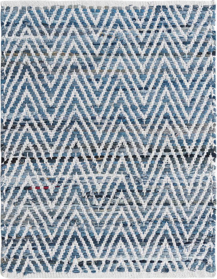Detail image of 2' x 3' 1 Hand Woven Chindi Chevron Rug