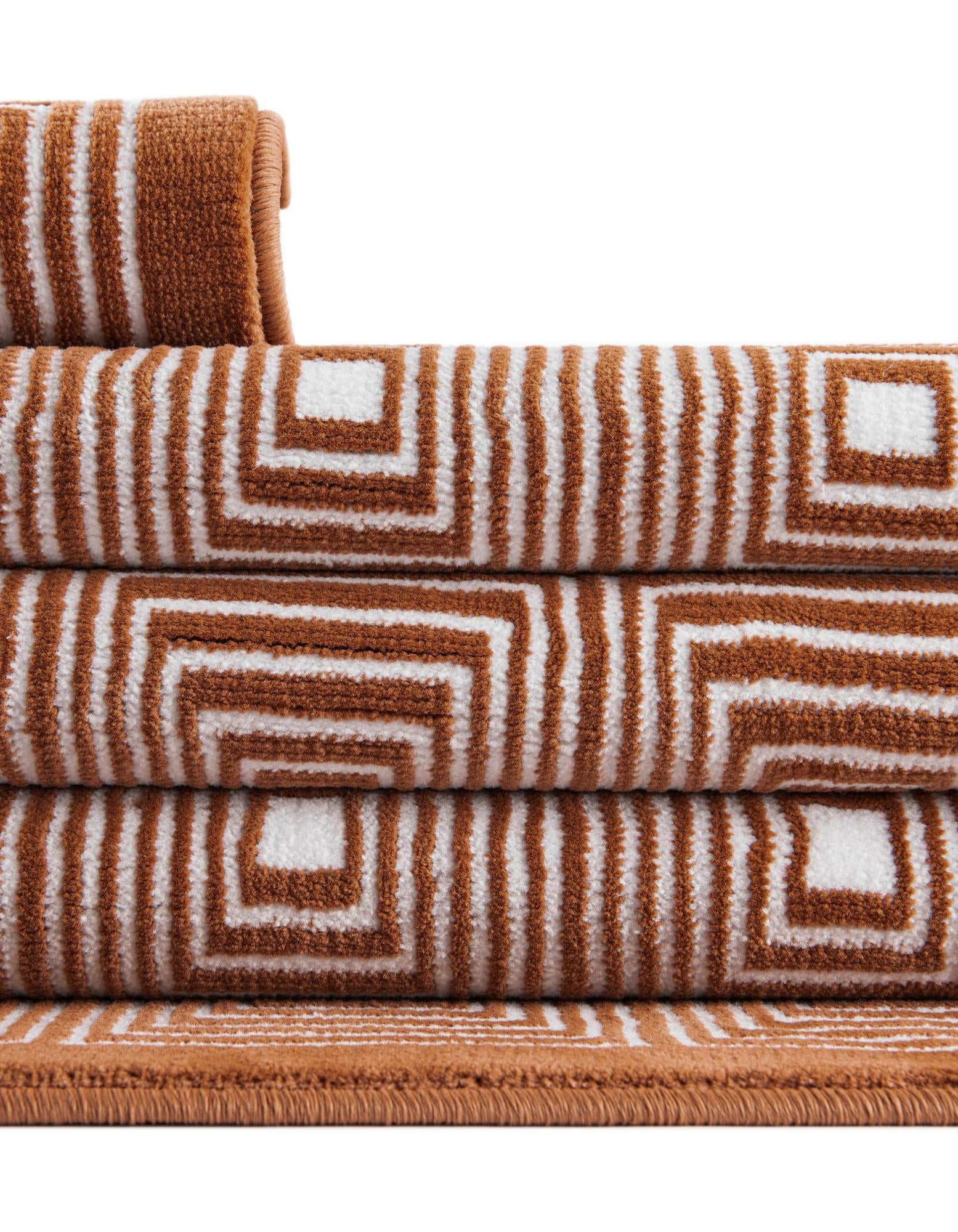 2' x 6' Aakaar Runner Rug