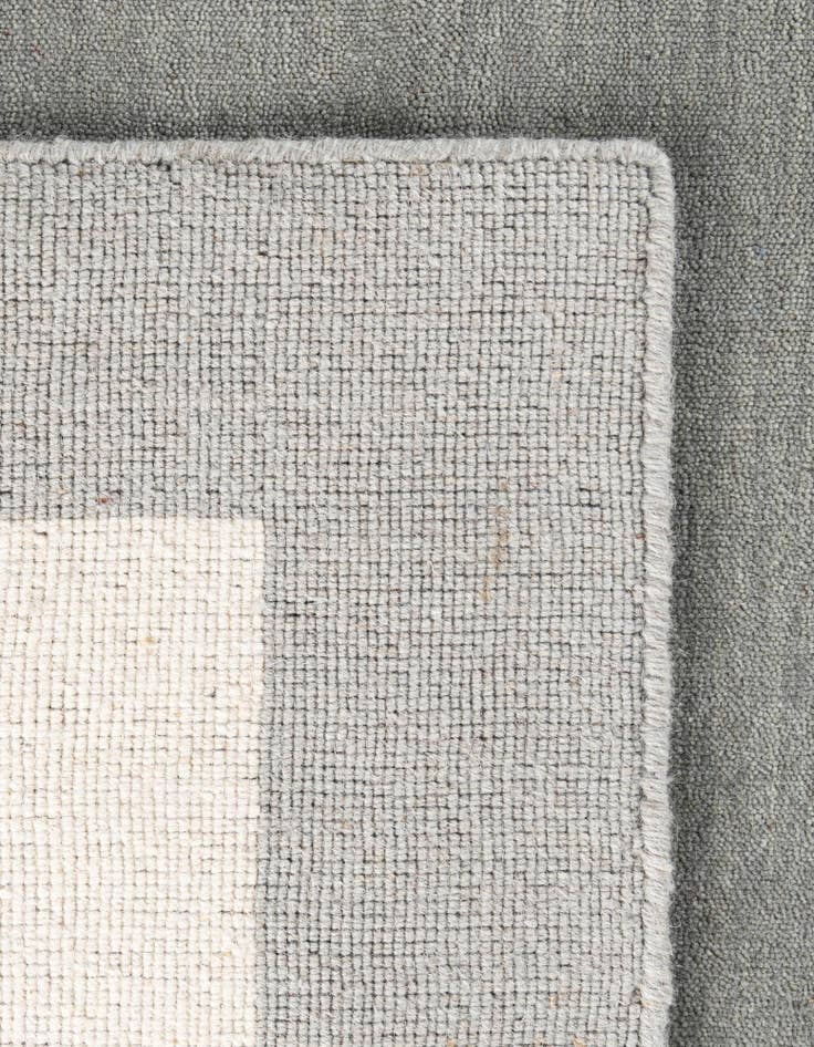 Detail image of 2' 2 x 3' 1 Jill Zarin Border Wool Rug