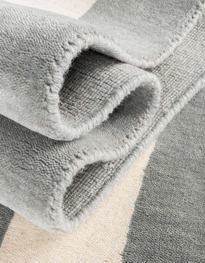 2' 2 x 3' 1 Jill Zarin Border Wool Rug