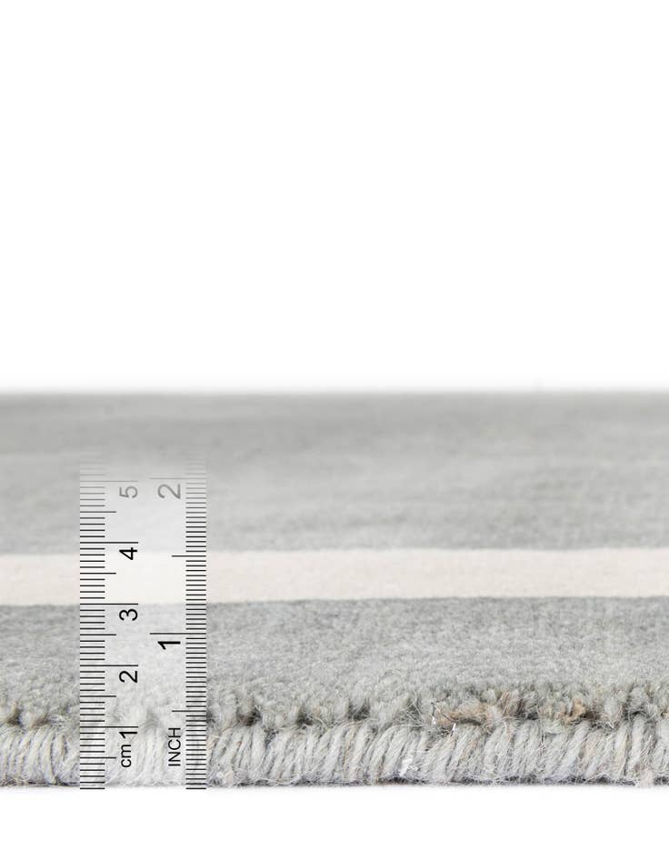 Detail image of 2' 7 x 8' Jill Zarin Border Wool Runner Rug