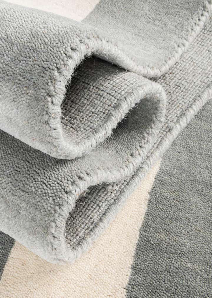 2' 7 x 8' Jill Zarin Border Wool Runner Rug