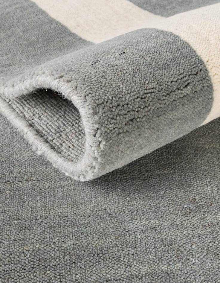 Detail image of 10' x 10' Jill Zarin Border Wool Square Rug