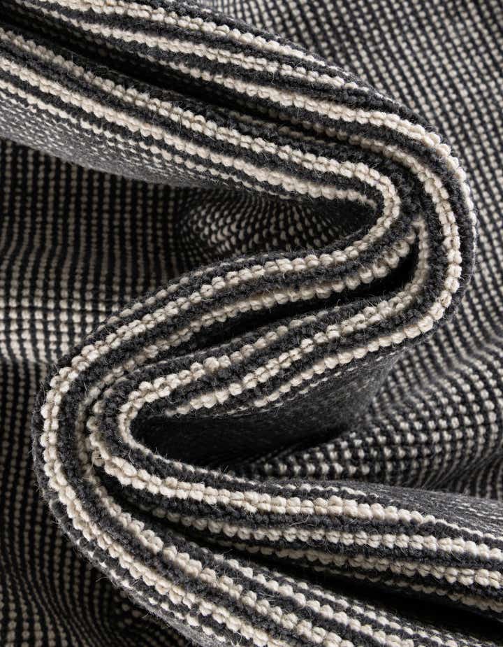 6' 1 x 6' 1 Hand Woven Jill Zarin English Manor Wool Round Rug