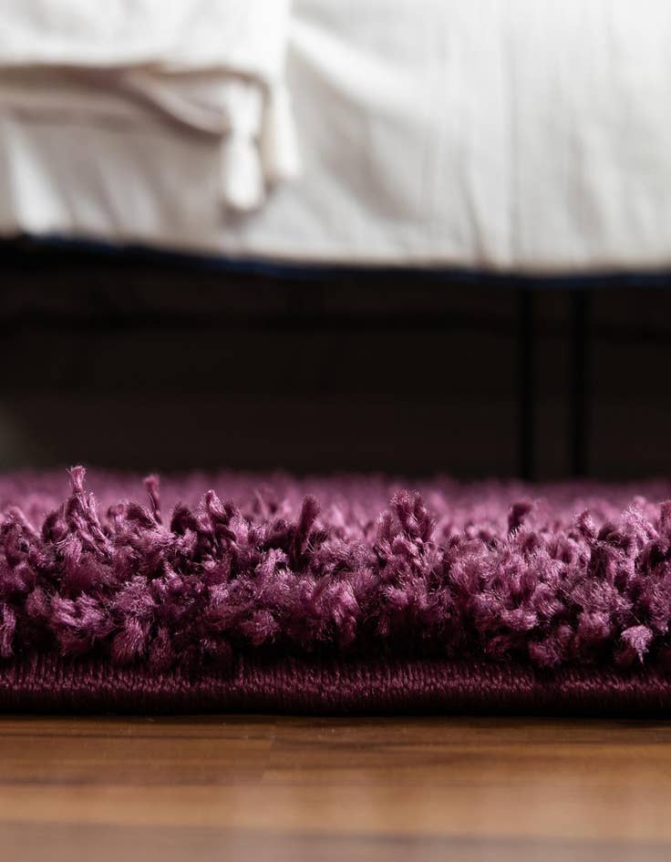 Detail image of 7' x 7' Solid Shag Round Rug