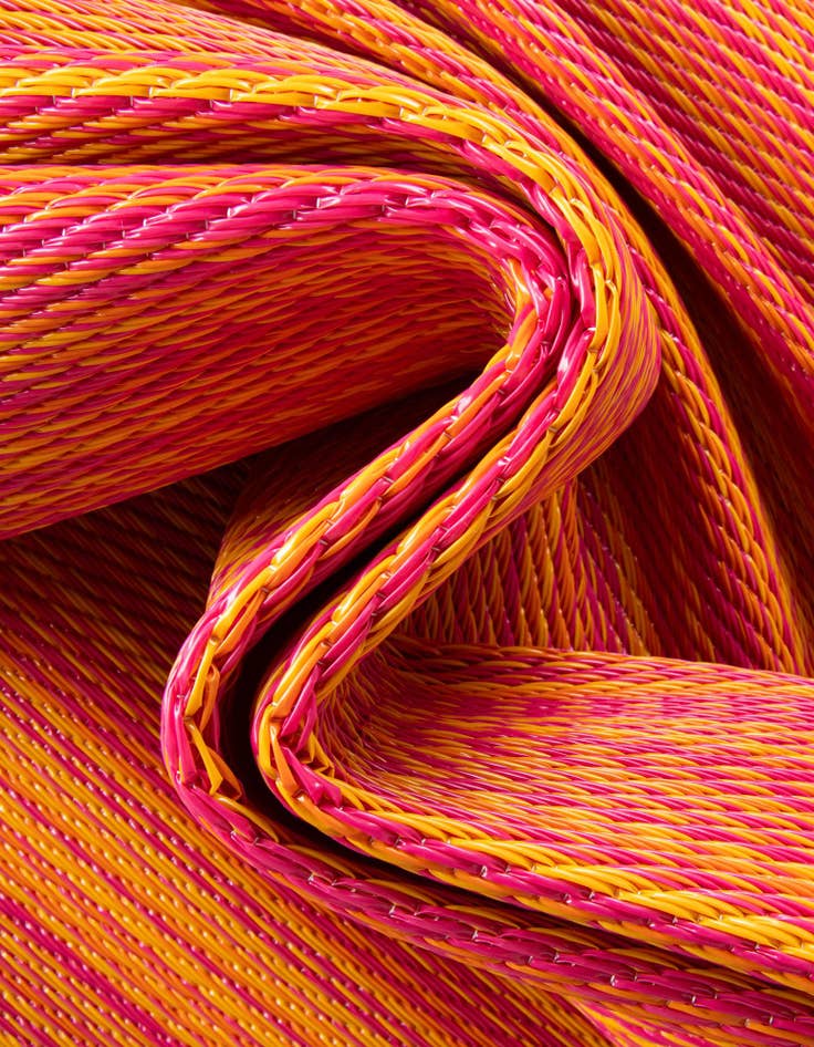 Detail image of 4' x 6' Washable Vista Breeze Indoor / Outdoor Rug