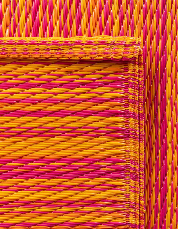 Detail image of 4' x 6' Washable Vista Breeze Indoor / Outdoor Rug