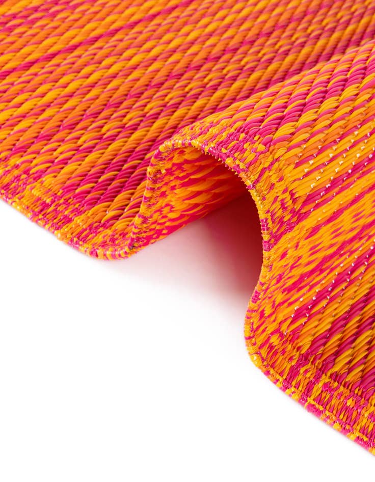 Detail image of 4' x 6' Washable Vista Breeze Indoor / Outdoor Rug