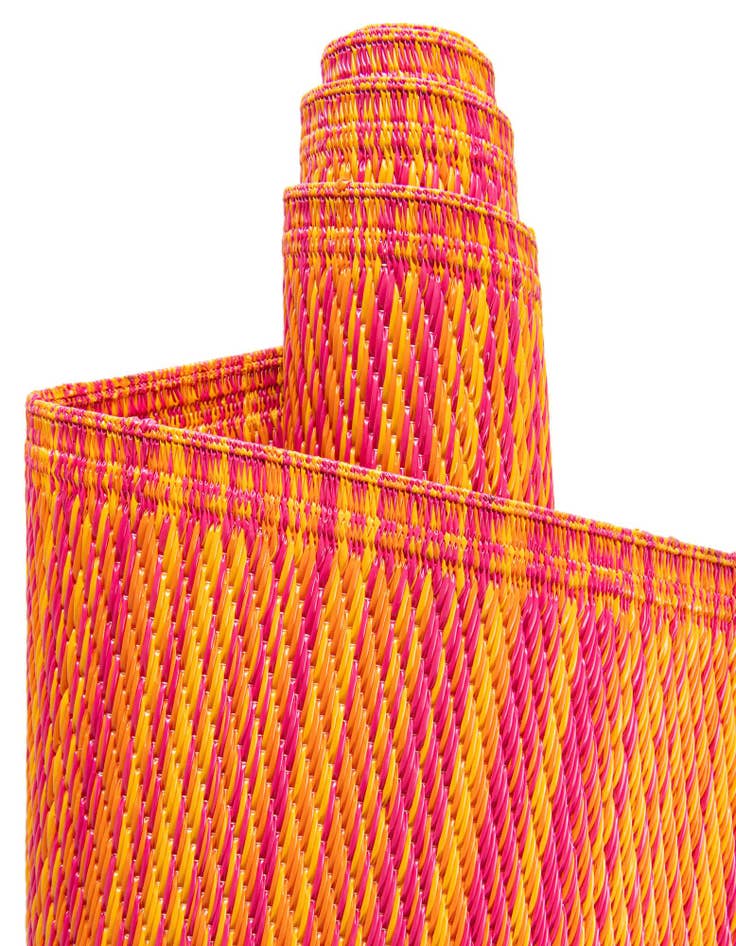 Detail image of 4' x 6' Washable Vista Breeze Indoor / Outdoor Rug