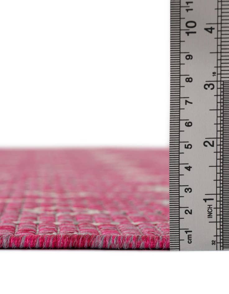 Detail image of 4' x 4' Easy-Clean Lattice Indoor / Outdoor Round Rug