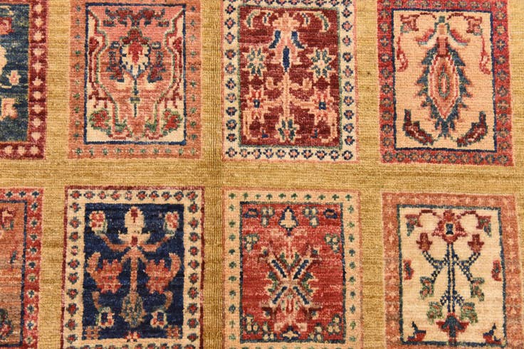 Detail image of 4' x 6' 2 Hand Knotted Ariana Ziegler Rug