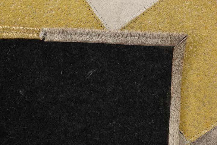 2' 1 x 3' Cowhide Rug