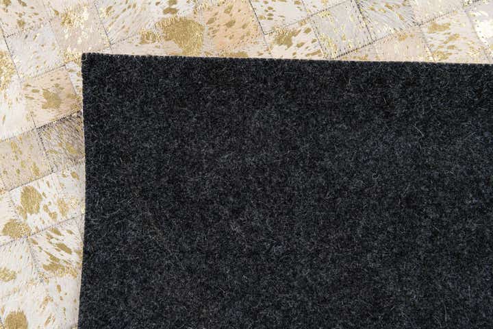5' x 7' 11 Cowhide Stocks Rug