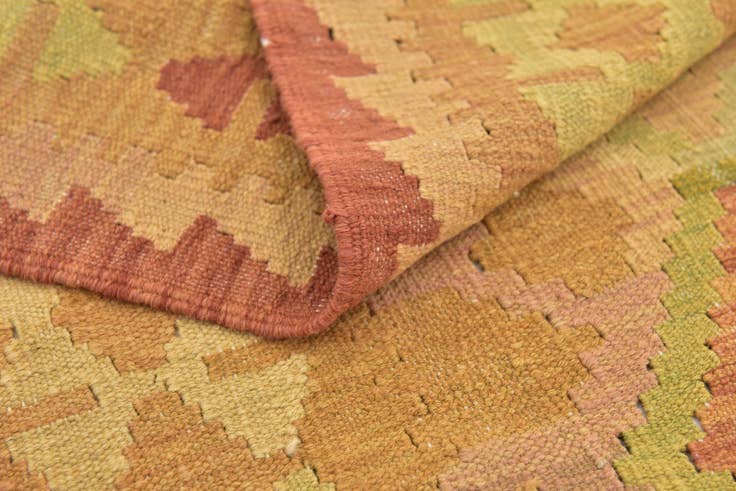 Detail image of 3' 2 x 5' Hand Woven Kilim Waziri Wool Rug