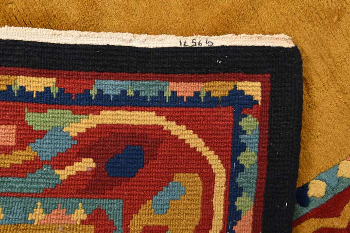 5' 9 x 7' 9 Hand Knotted Nepal Wool Rug