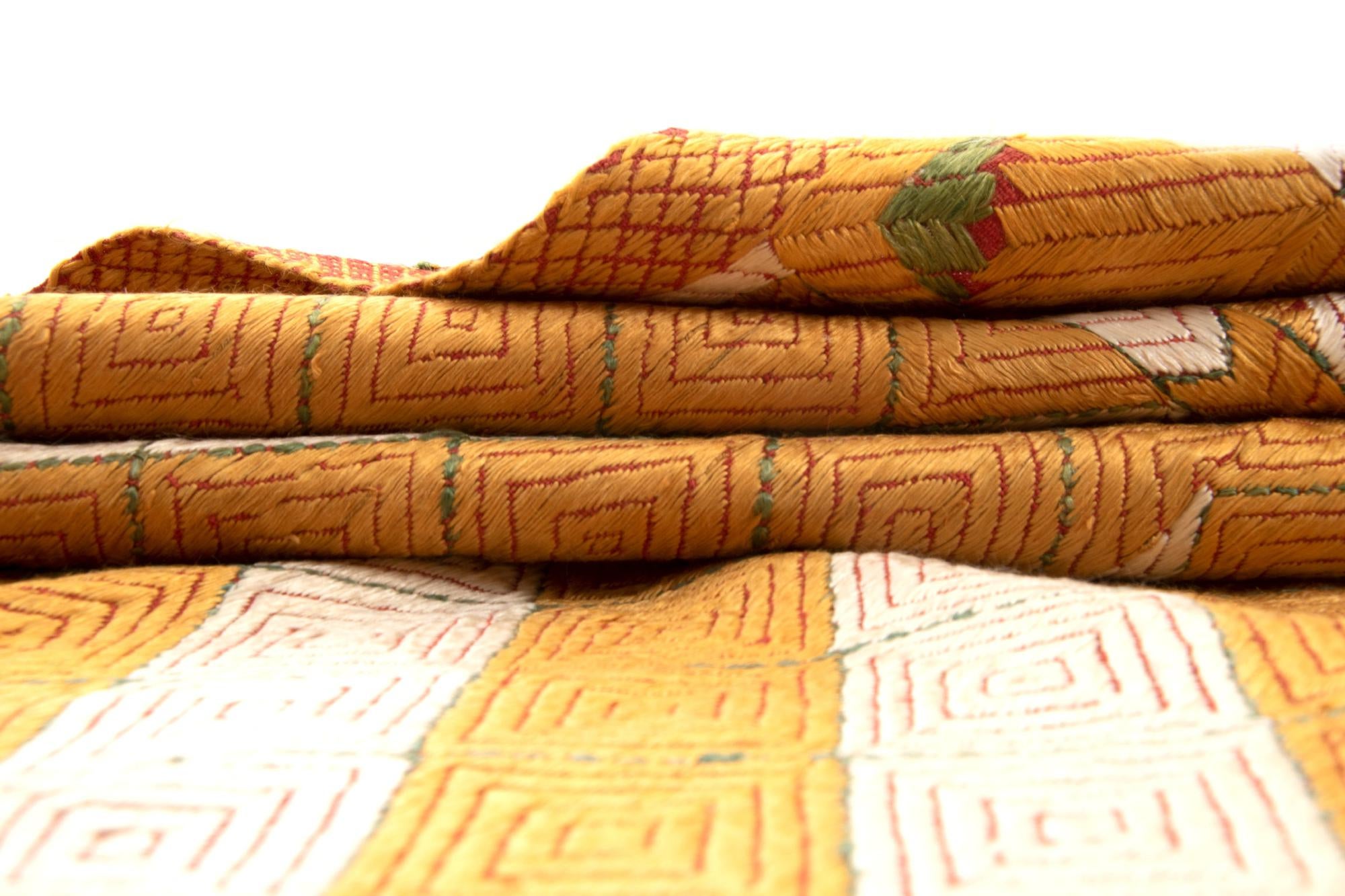 4' 6 x 8' 5 Stickerei Rug