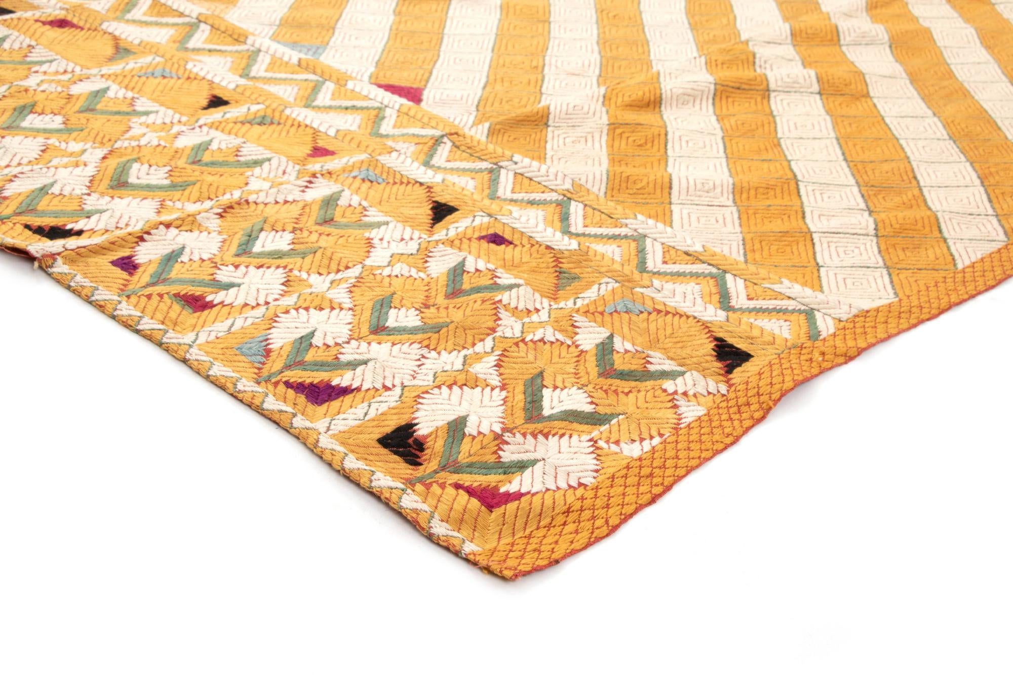 4' 6 x 8' 5 Stickerei Rug