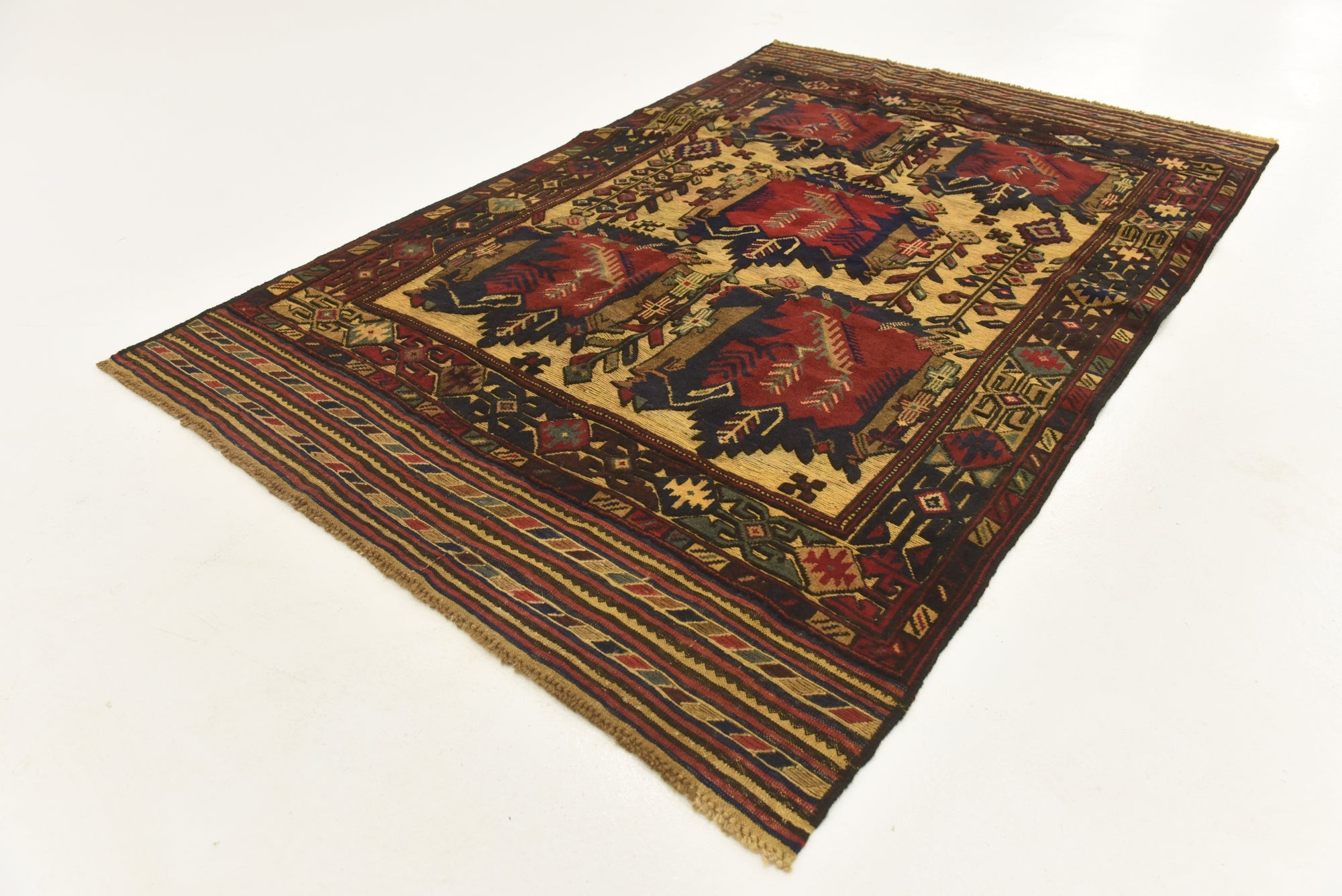 4' x 6' 6 Hand Knotted Sumak Wool Rug