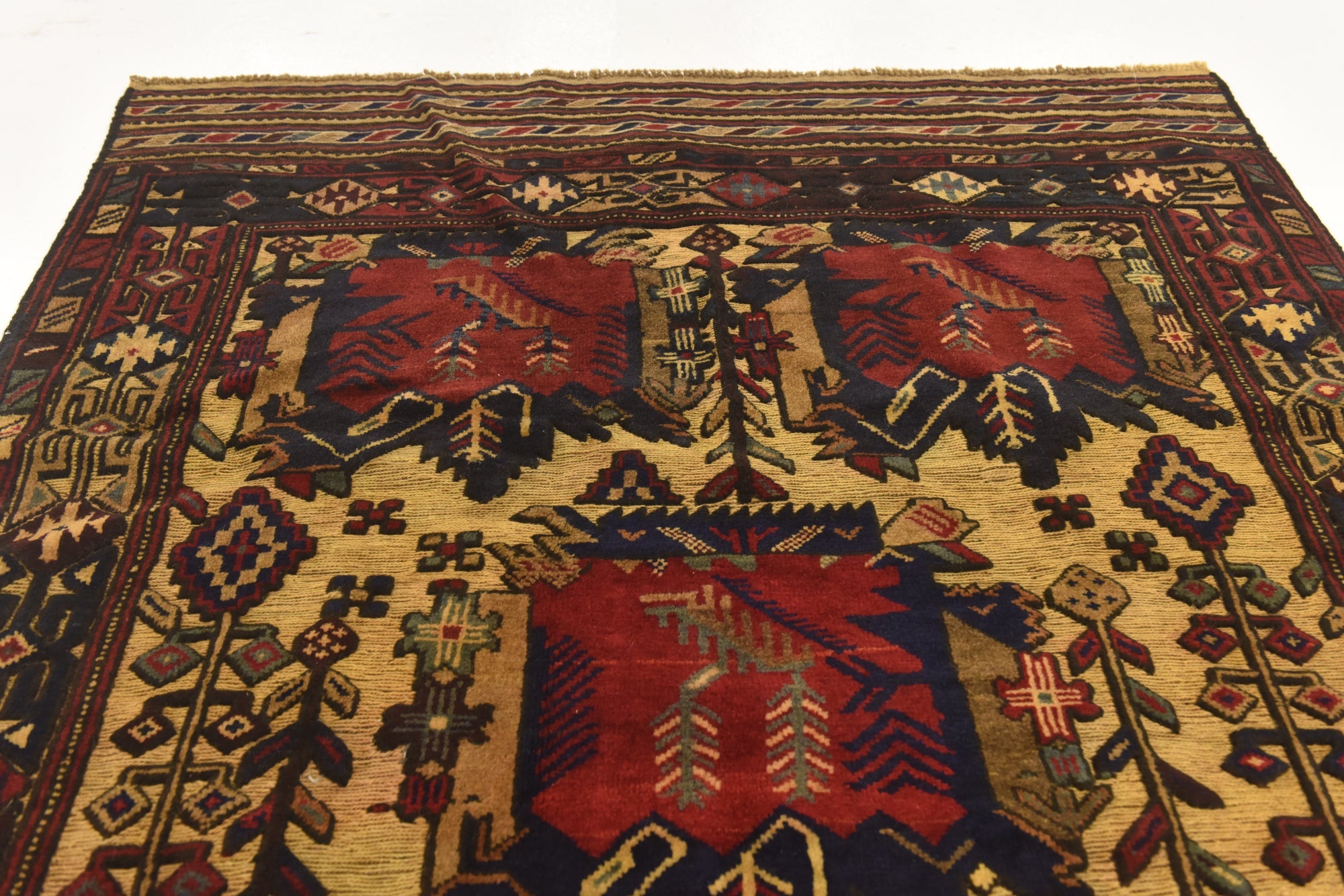 4' x 6' 6 Hand Knotted Sumak Wool Rug