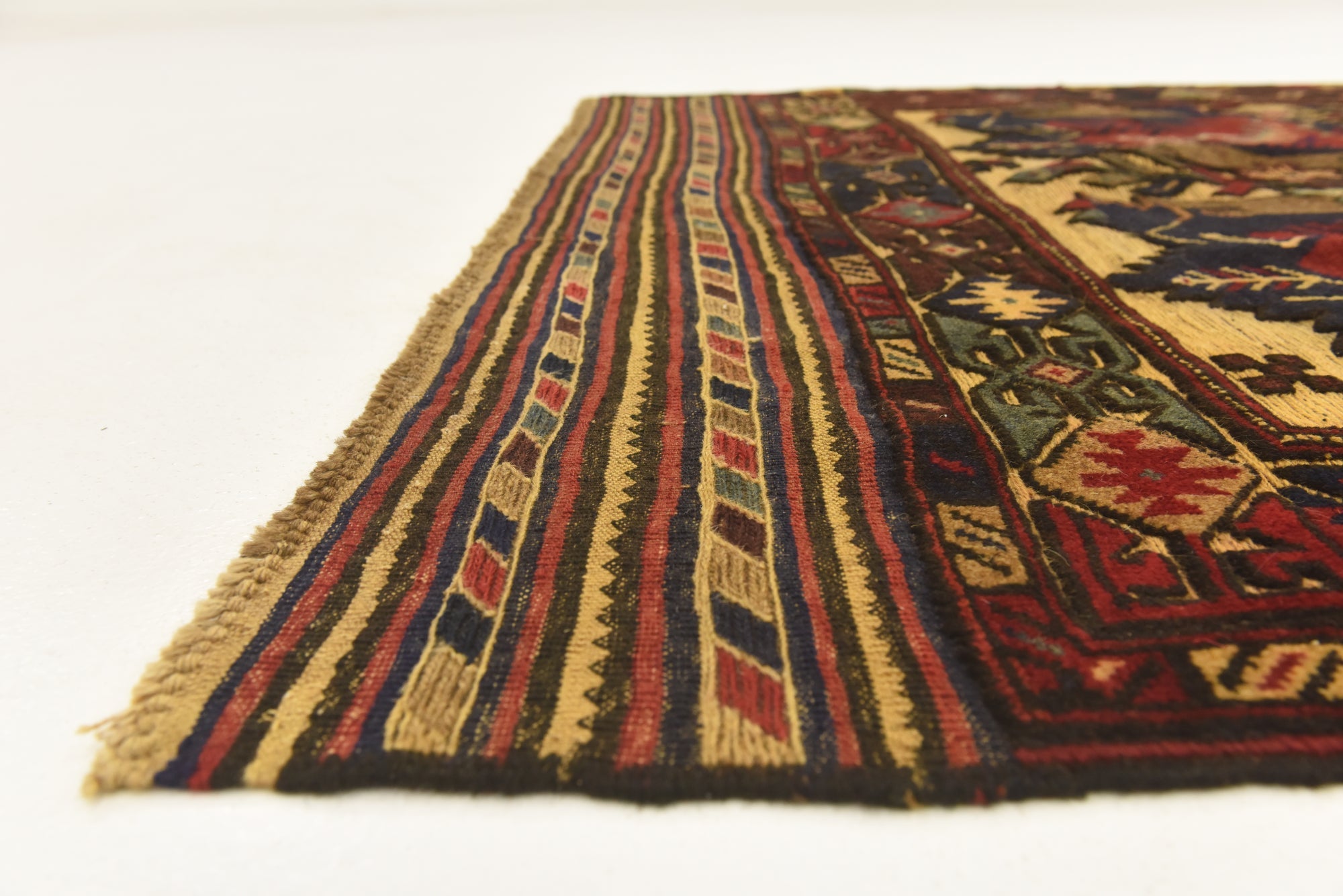 4' x 6' 6 Hand Knotted Sumak Wool Rug