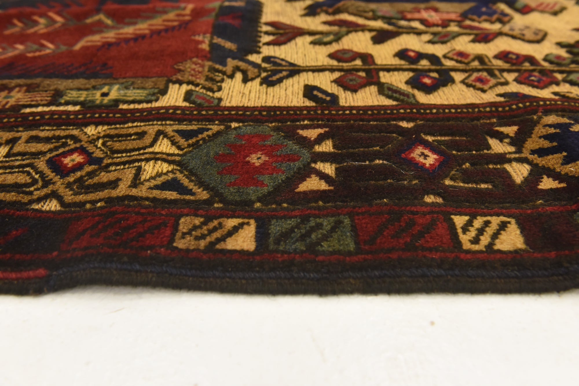 4' x 6' 6 Hand Knotted Sumak Wool Rug