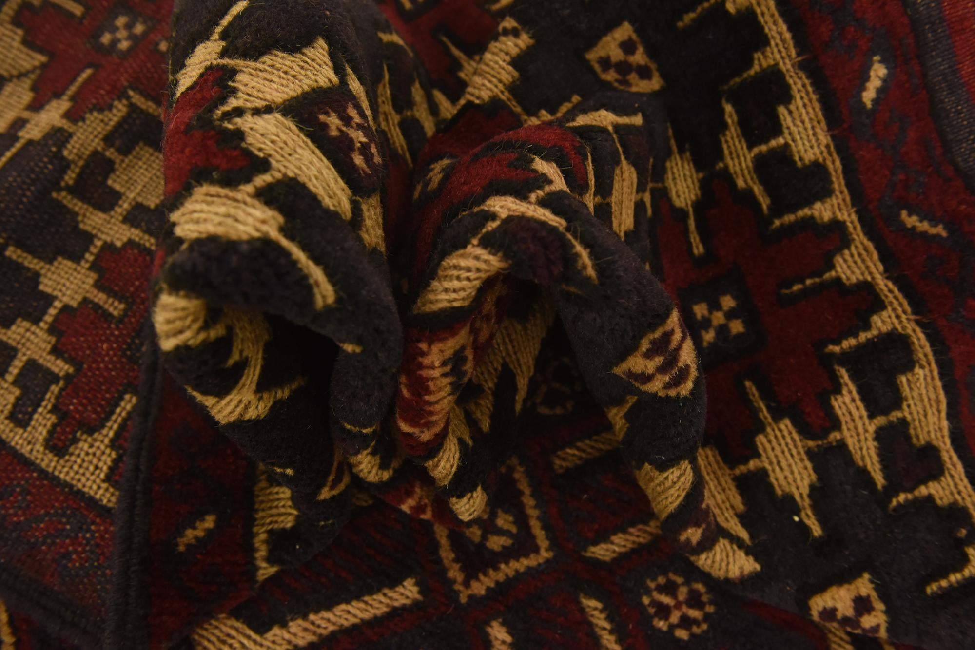 4' 5 x 6' 4 Hand Knotted Sumak Wool Rug